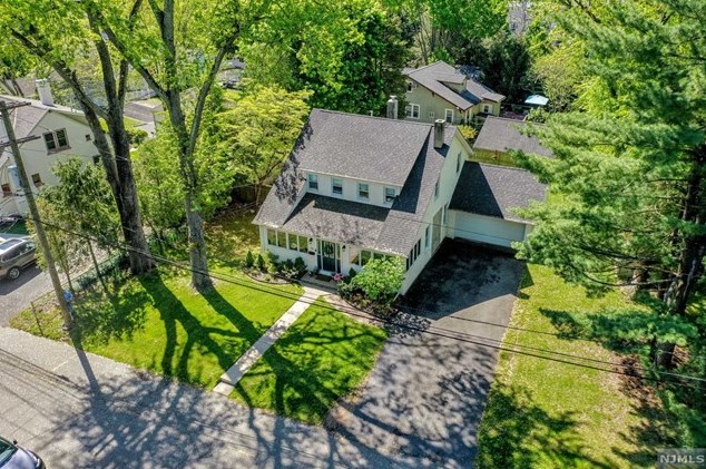 71 Parkview Dr, Hillsdale NJ  07642-1402 exterior