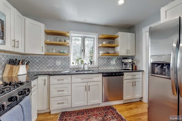 71 Parkview Dr, Hillsdale NJ  07642-1402 exterior