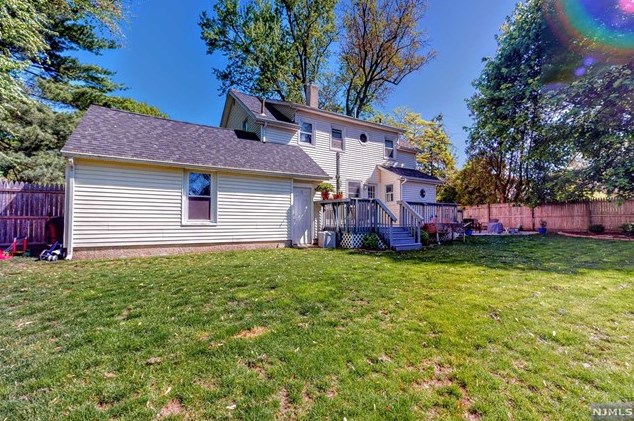 71 Parkview Dr, Hillsdale NJ  07642-1402 exterior