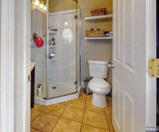 71 Parkview Dr, Hillsdale NJ  07642-1402 exterior