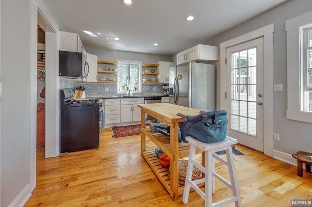 71 Parkview Dr, Hillsdale NJ  07642-1402 exterior
