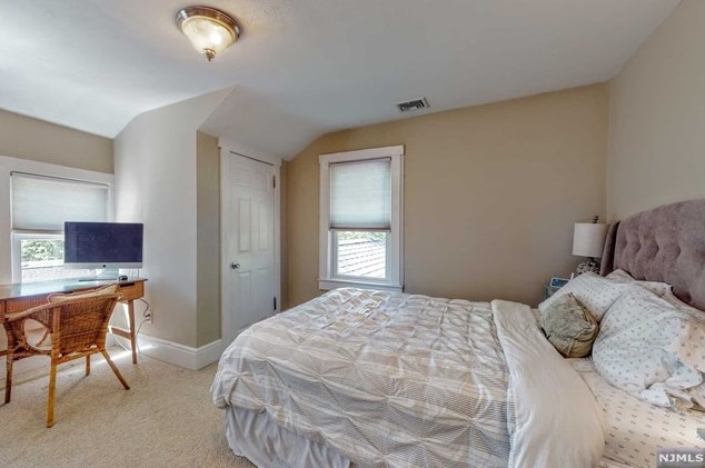 71 Parkview Dr, Hillsdale NJ  07642-1402 exterior