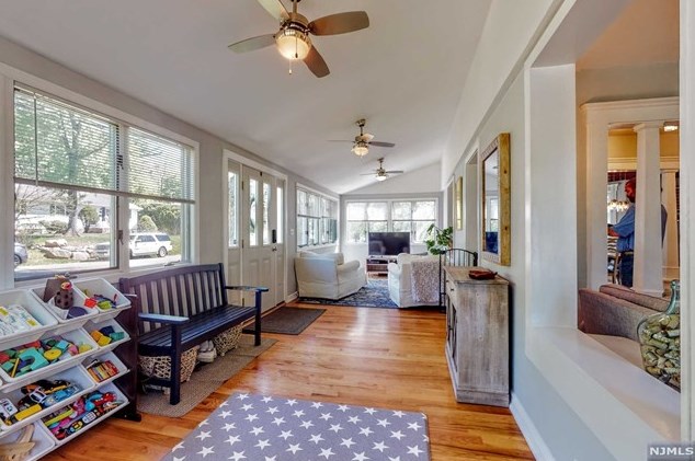 71 Parkview Dr, Hillsdale NJ  07642-1402 exterior