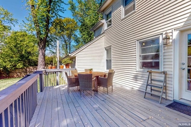 71 Parkview Dr, Hillsdale NJ  07642-1402 exterior