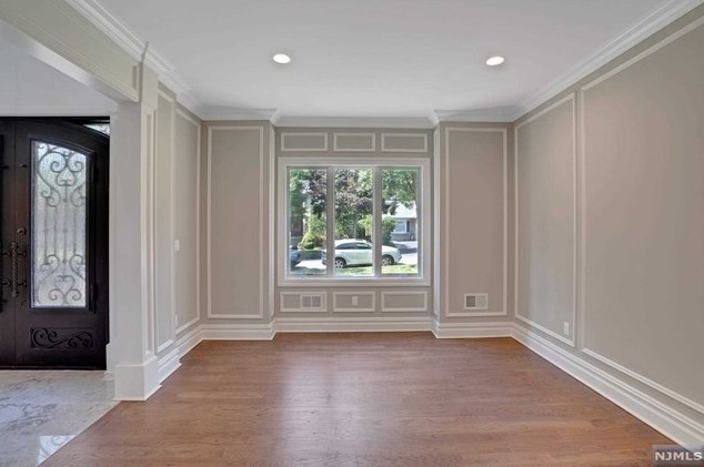 183 Cleenput Ter, Paramus NJ  07652-4438 exterior