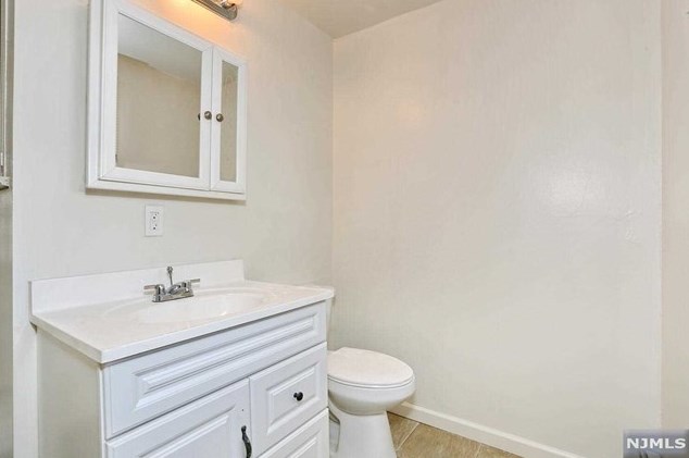 173 Orchard St, Elmwood Park NJ  07407-2213 exterior
