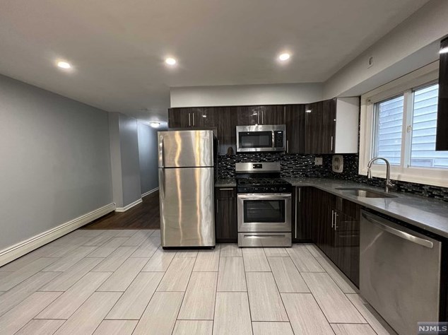 49 Smith St, Newark NJ  07106-1107 exterior