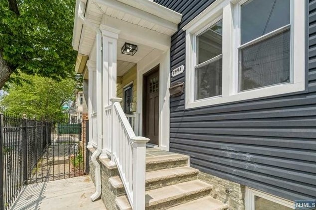 299 7th Ave, Newark NJ  07107-2218 exterior