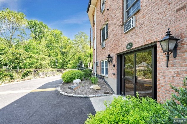 550 Fairview Ave, Westwood NJ  07675-1651 exterior