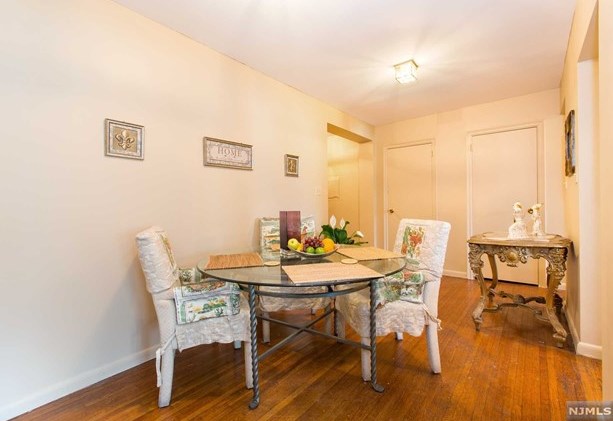 19-31 Lyons Ave, Newark NJ  07112-2420 exterior