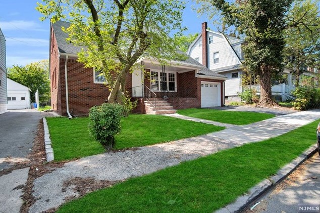 60 Finlay Pl, Newark NJ  07106-1028 exterior