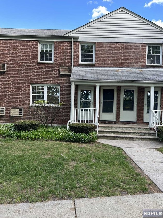 104 Clark Ct, Rutherford NJ  07070-1300 exterior