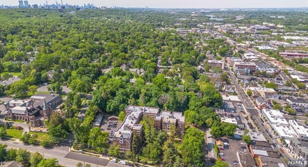 100 Palisade Ave, Englewood NJ  07631-3001 exterior