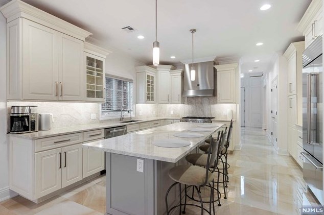 1107 Harvard Pl, West Fort Lee NJ  07024-1627 exterior