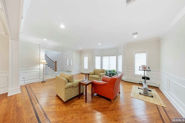 1107 Harvard Pl, West Fort Lee NJ  07024-1627 exterior