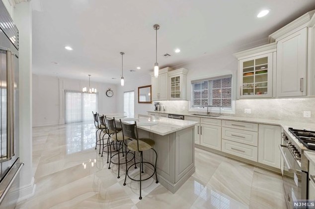 1107 Harvard Pl, West Fort Lee NJ  07024-1627 exterior