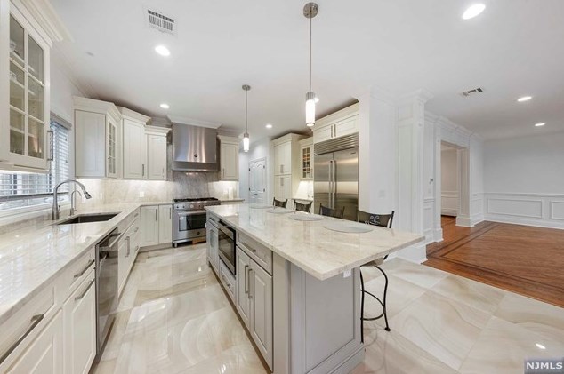 1107 Harvard Pl, West Fort Lee NJ  07024-1627 exterior