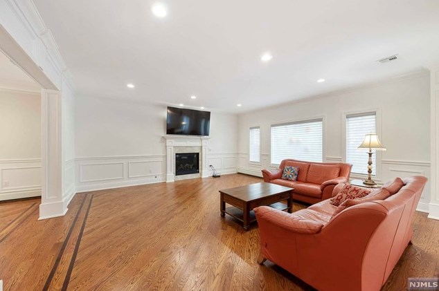 1107 Harvard Pl, West Fort Lee NJ  07024-1627 exterior