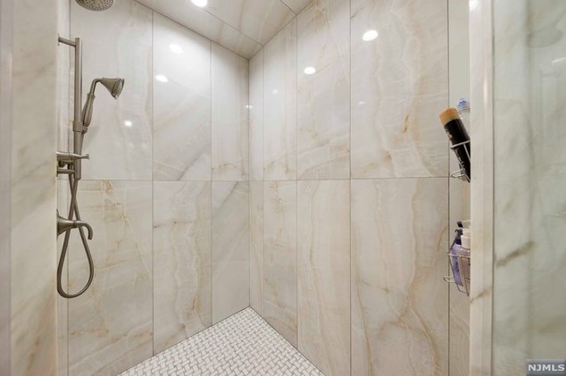 1107 Harvard Pl, West Fort Lee NJ  07024-1627 exterior