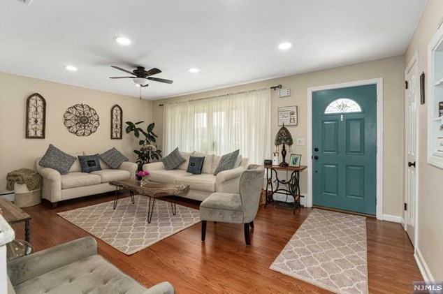 39 Dora Ave, Waldwick NJ  07463-2004 exterior