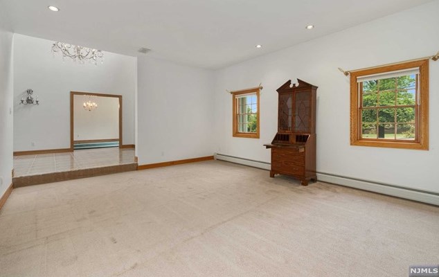 29 Masonicus Rd, Mahwah NJ  07430-1516 exterior