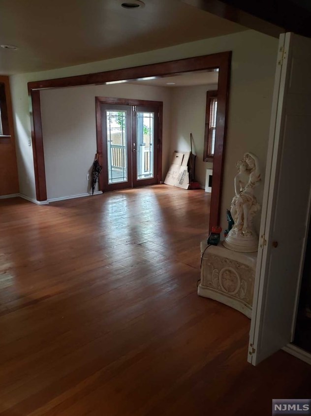 1068 Margaret St, Teaneck, NJ 07666
