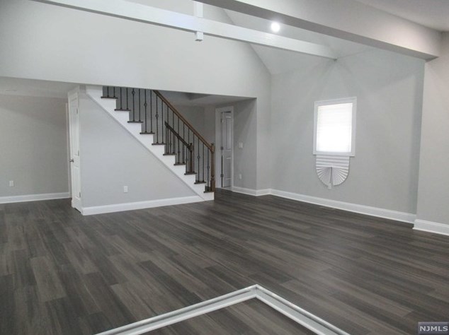 68 Hemlock St, Oakland NJ  07436-1829 exterior