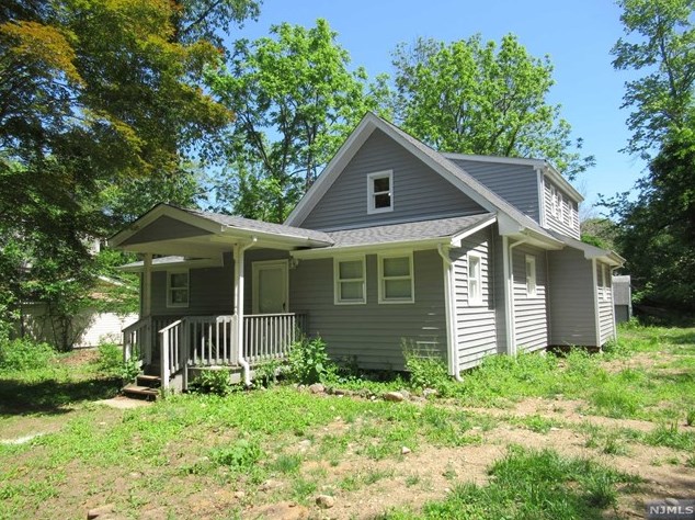 68 Hemlock St, Oakland NJ  07436-1829 exterior