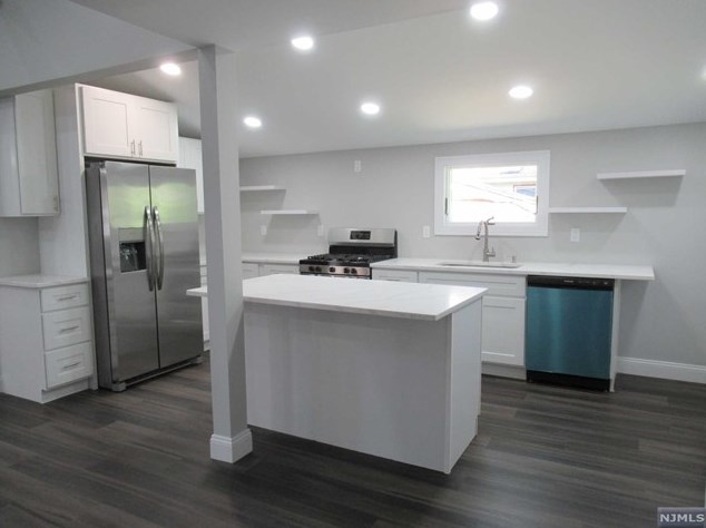 68 Hemlock St, Oakland NJ  07436-1829 exterior