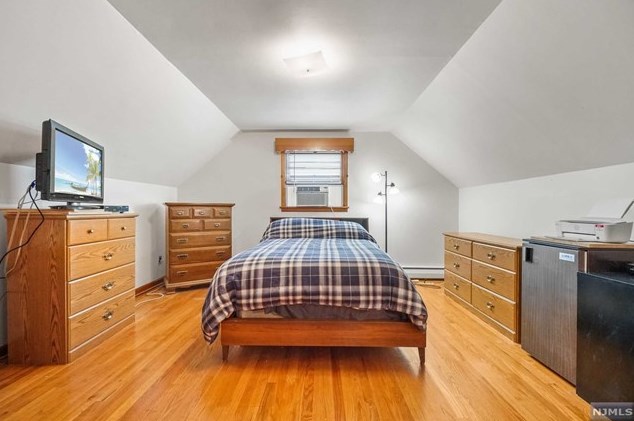 8 Memorial Pl, Elmwood Park NJ  07407-1330 exterior