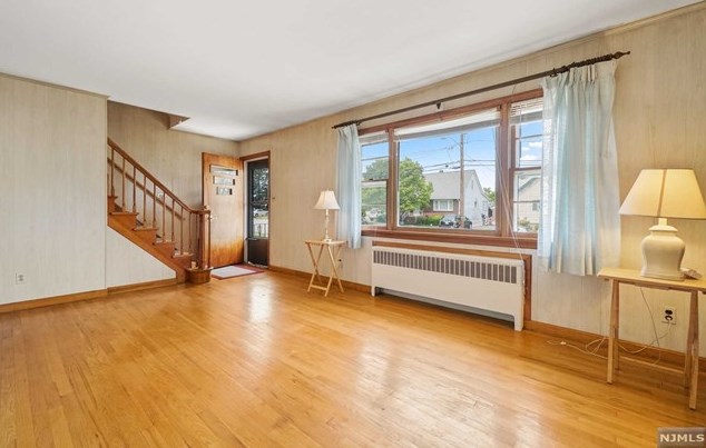 8 Memorial Pl, Elmwood Park NJ  07407-1330 exterior