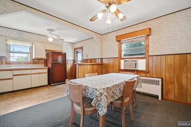 8 Memorial Pl, Elmwood Park NJ  07407-1330 exterior