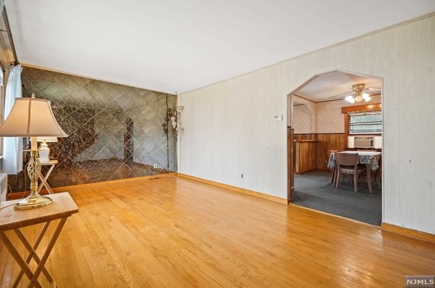 8 Memorial Pl, Elmwood Park NJ  07407-1330 exterior