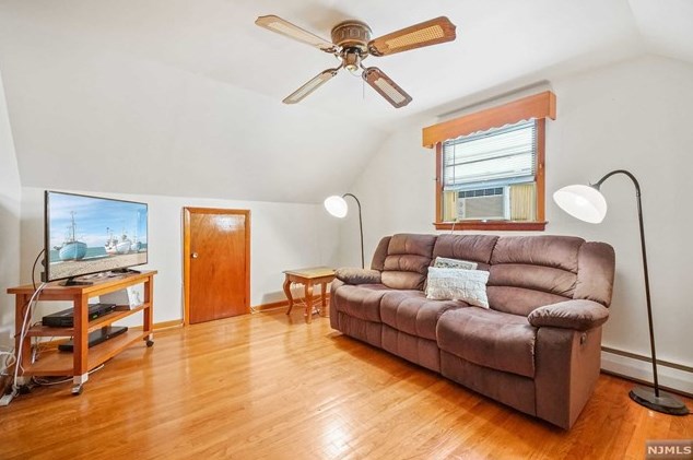 8 Memorial Pl, Elmwood Park NJ  07407-1330 exterior