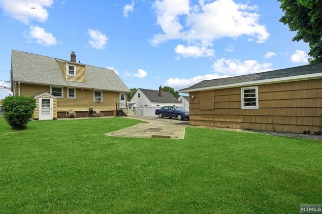 8 Memorial Pl, Elmwood Park NJ  07407-1330 exterior
