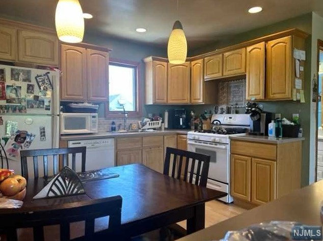 306 Westervelt Pl, Lodi NJ  07644-1215 exterior