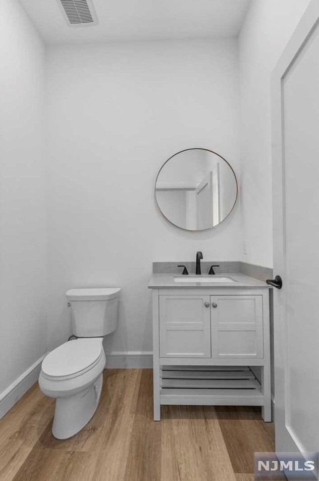 2400 5th St, West Fort Lee NJ  07024-7812 exterior