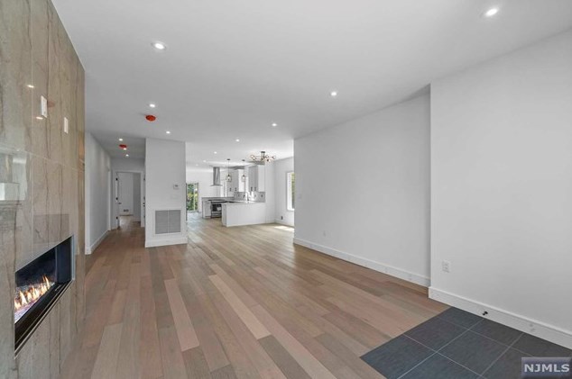 2400 5th St, West Fort Lee NJ  07024-7812 exterior