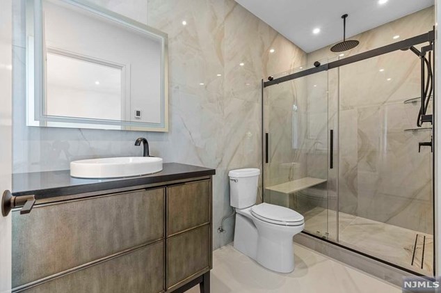 2400 5th St, West Fort Lee NJ  07024-7812 exterior