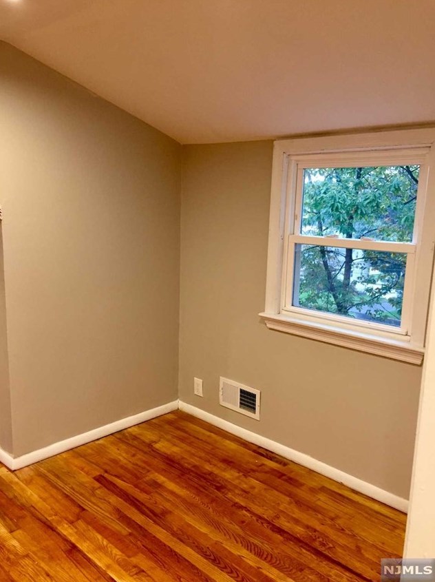 207 Wortendyke Ave, Emerson NJ  07630-1142 exterior