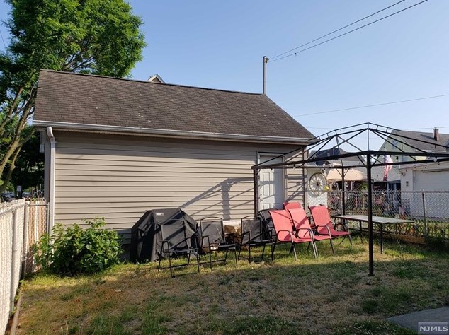 112 Lester St, Wallington NJ  07057-1013 exterior