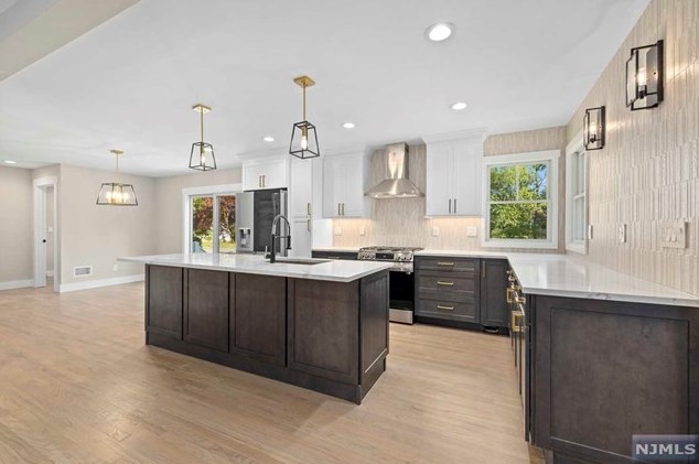 4 Sweetwood Ct, West Caldwell NJ  07006-7709 exterior