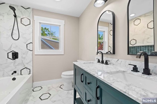 4 Sweetwood Ct, West Caldwell NJ  07006-7709 exterior