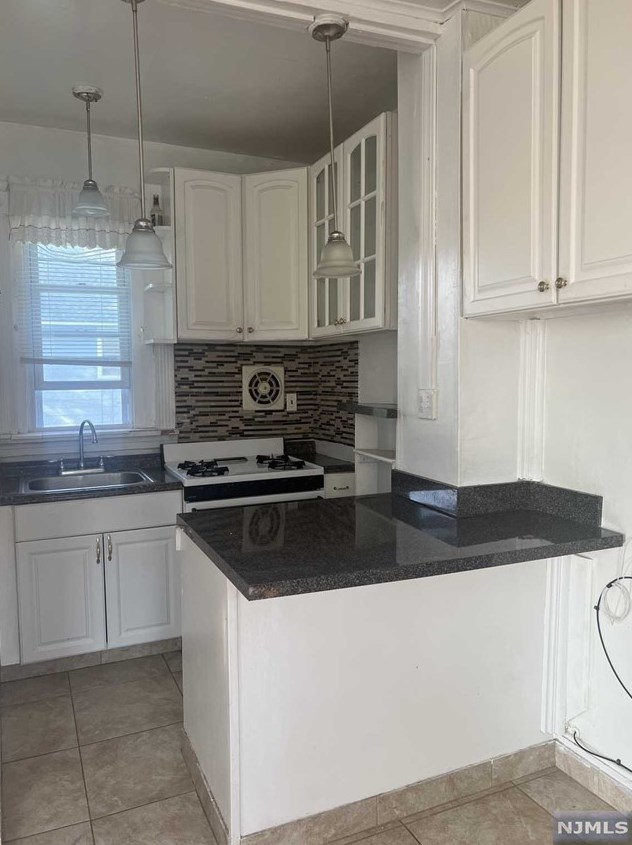94 Monhegan St, Clifton NJ  07013-2053 exterior