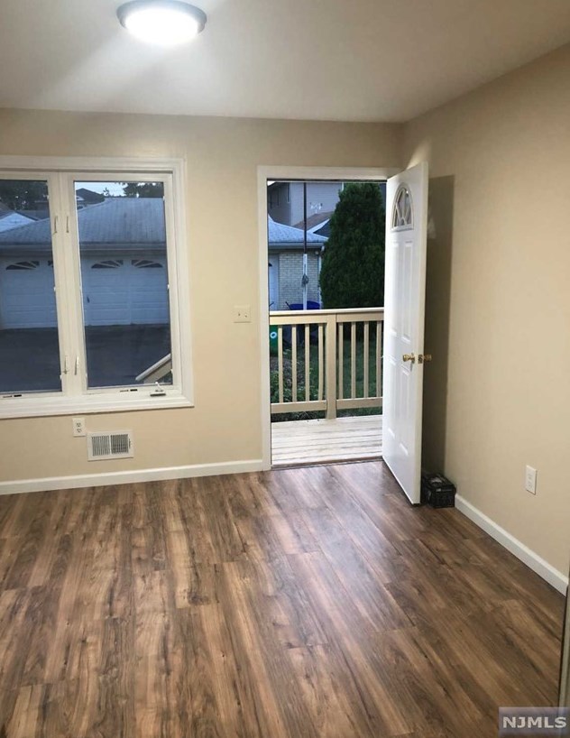 240 Copeland Ave, Lyndhurst NJ  07071-3000 exterior