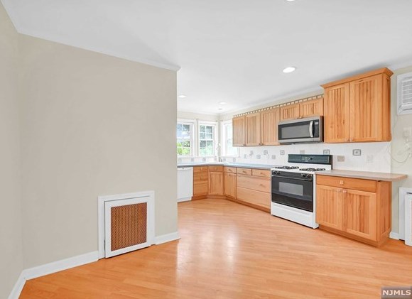 12 Glenwood St, Clifton NJ  07013-2604 exterior