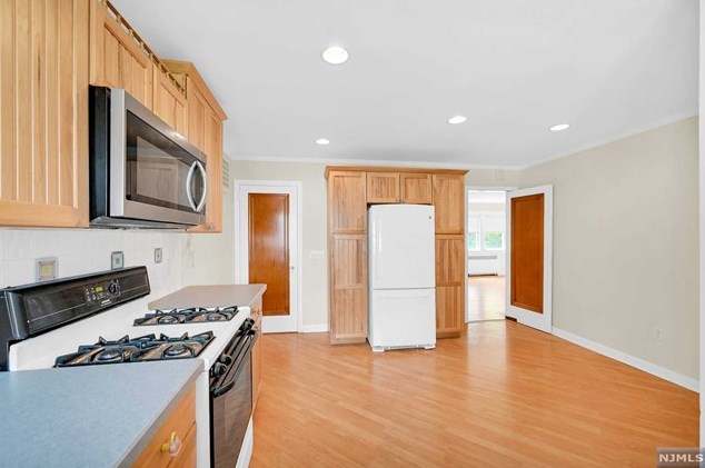 12 Glenwood St, Clifton NJ  07013-2604 exterior