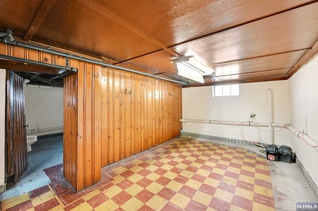 12 Glenwood St, Clifton NJ  07013-2604 exterior