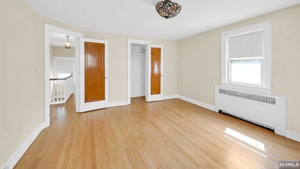 12 Glenwood St, Clifton NJ  07013-2604 exterior