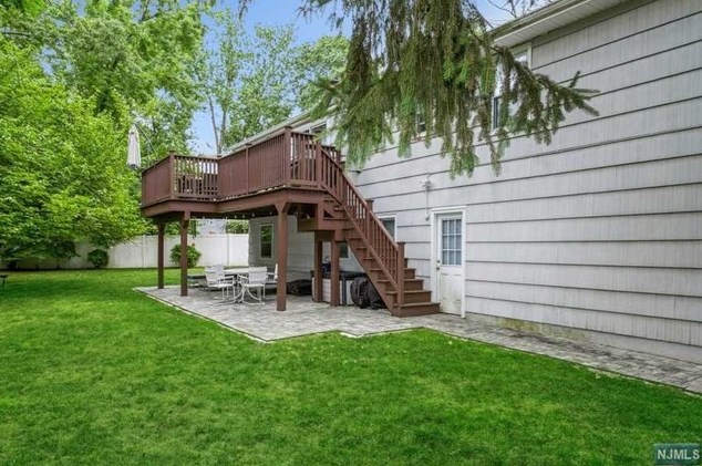 44 Roberts Ct, Tenafly NJ 07670-2001 exterior